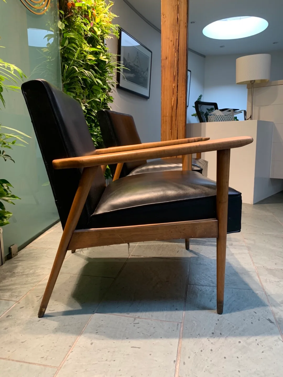 Mid-Century Modern Lounge Chair - Black Leatherette image indicator(4)