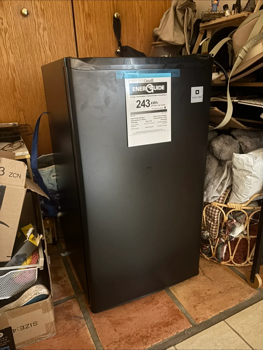 BRAND NEW: Frigidaire Arctic Chef Compact Fridge 3.2 cu ft image indicator(6)