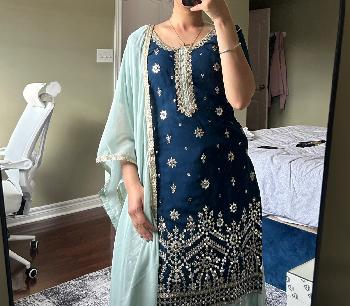 Indian lehnga outfit - photo 2