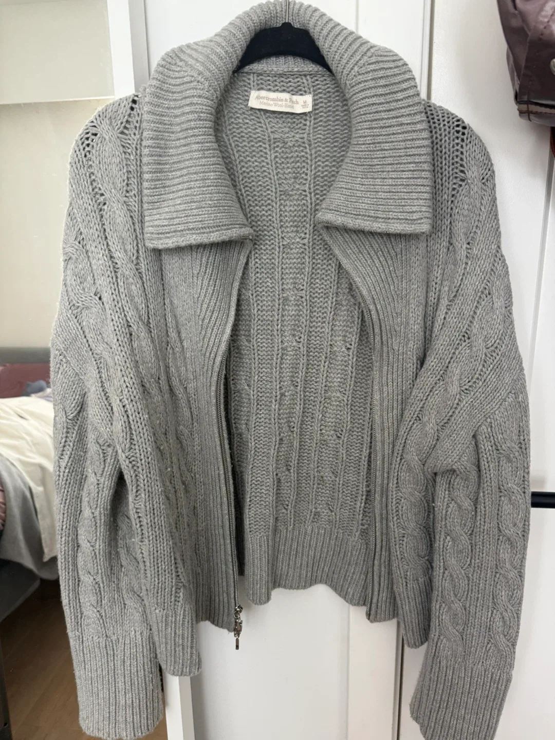 Abercrombie & Fitch Merino Wool-Blend Cardigan - M thumbnail
