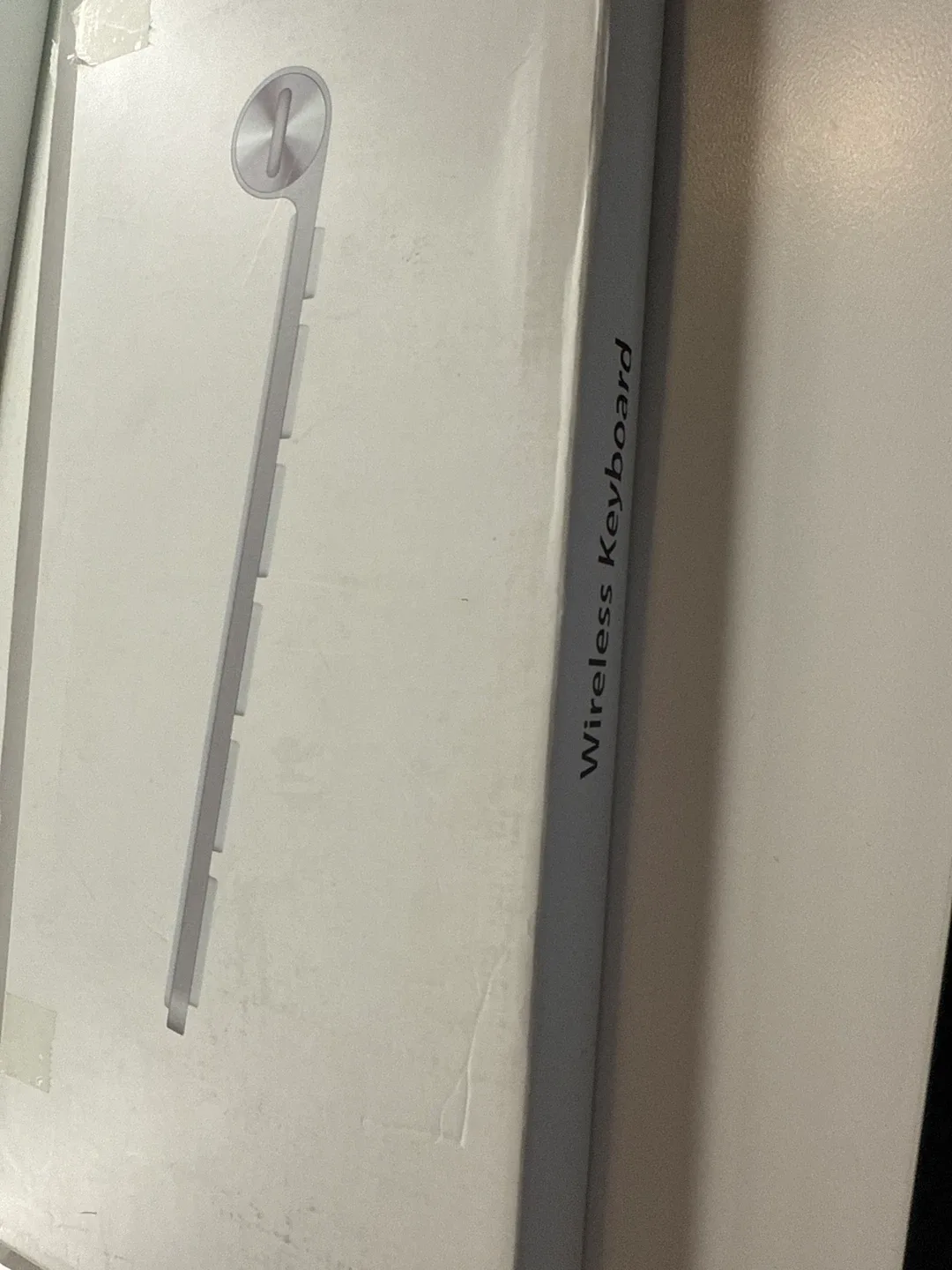 Apple Wireless Keyboard - Like New! image indicator(2)