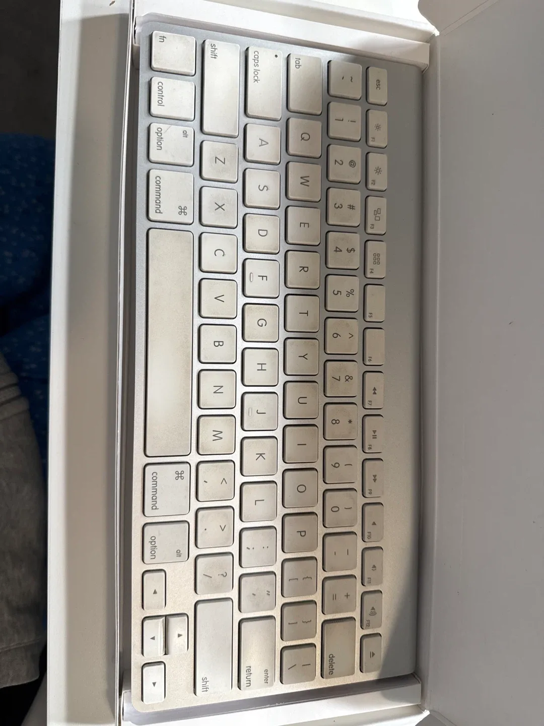 Apple Wireless Keyboard - Like New! image indicator(3)