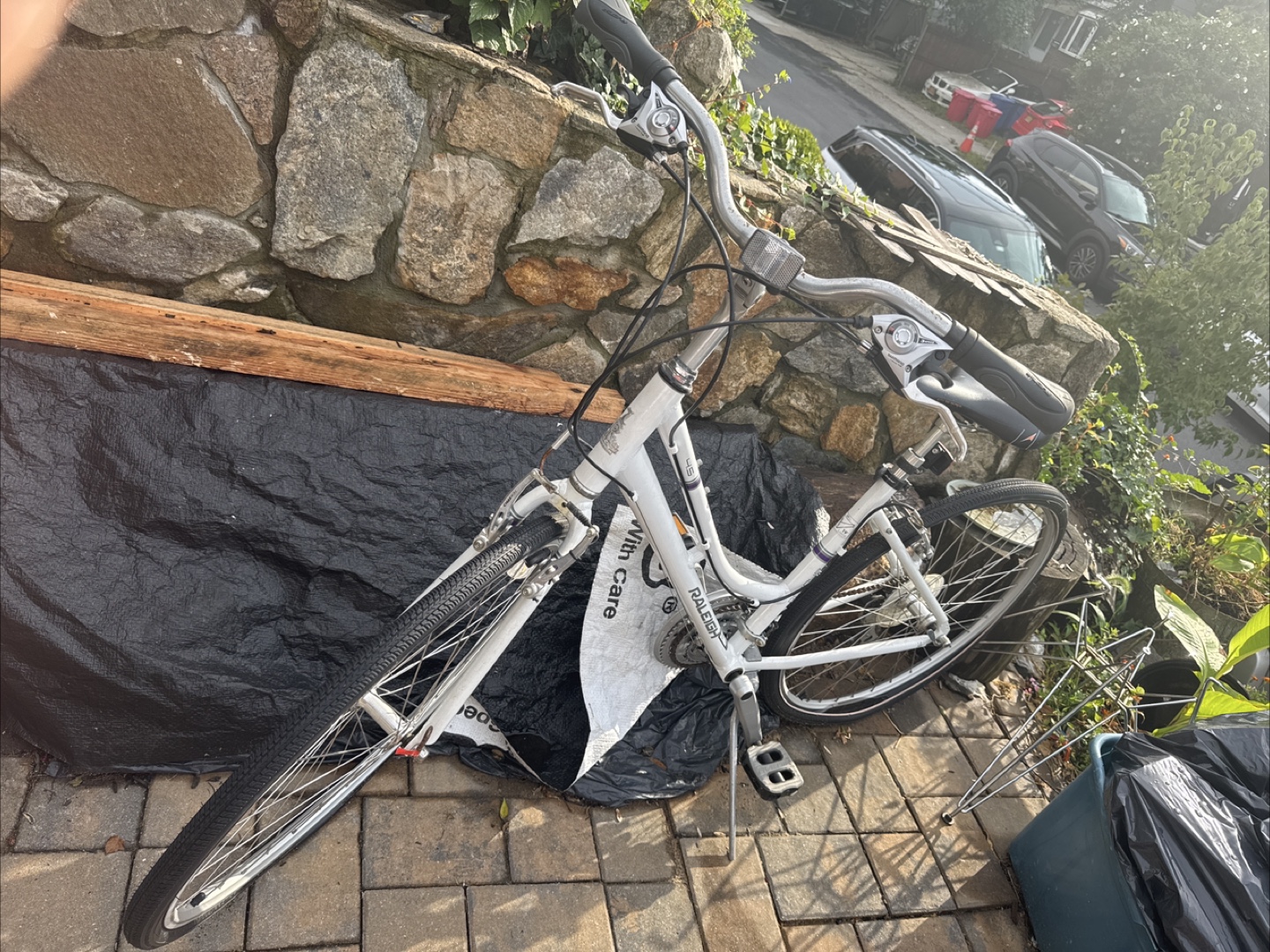 Raleigh White Bicycle - photo 3