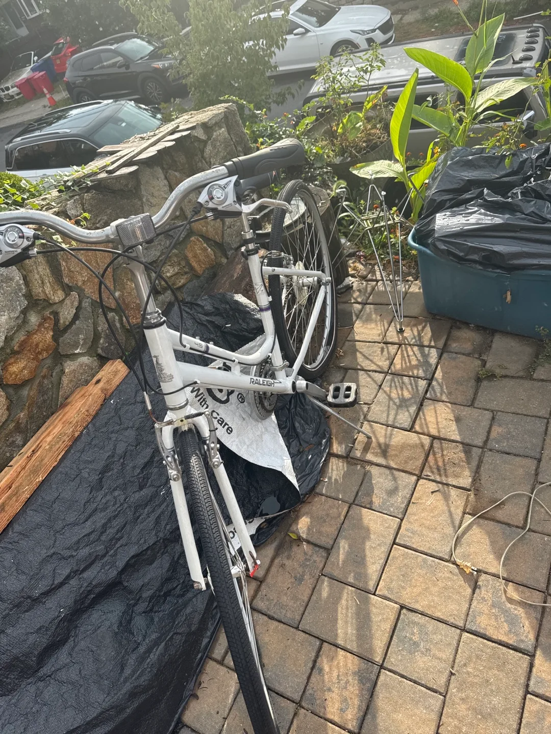 Raleigh White Bicycle image indicator(2)