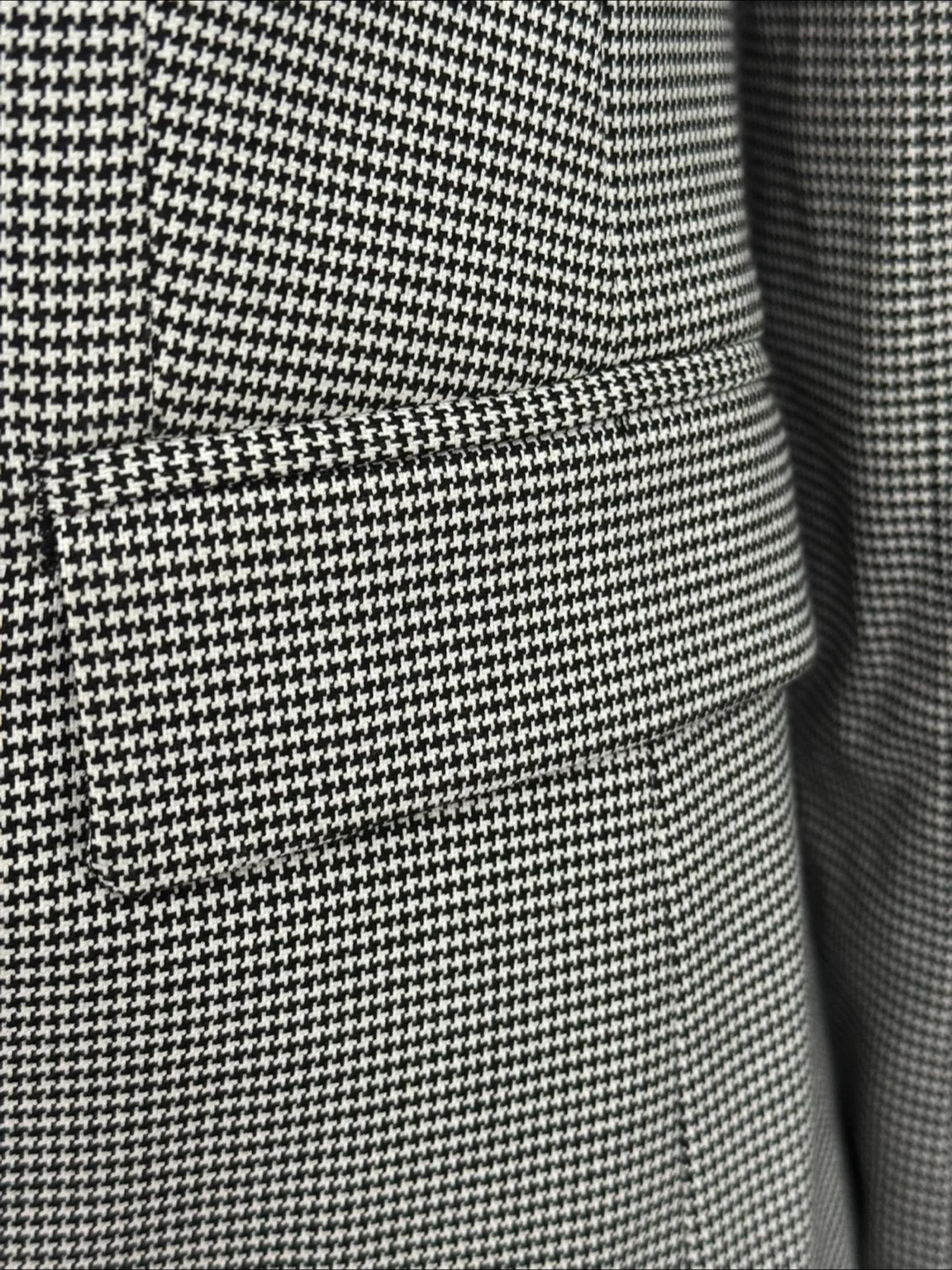 Banana Republic Houndstooth Blazer - Size 6 image indicator(3)