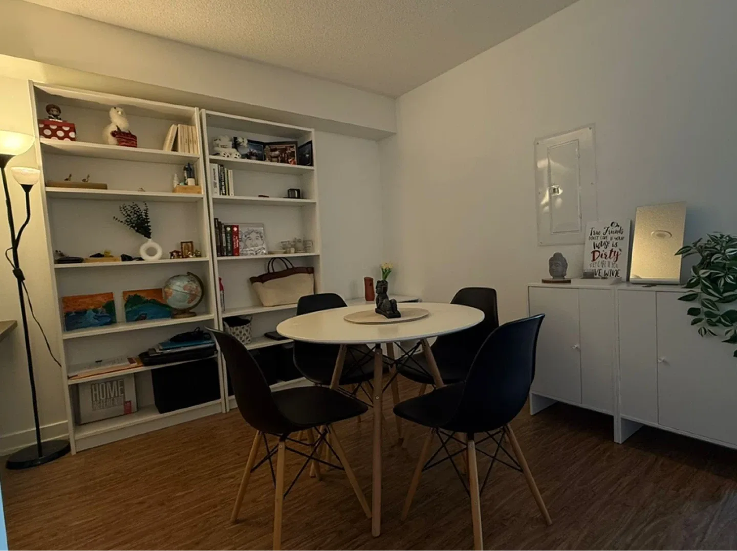 Round Dining Table with 4 Chairs image indicator(2)