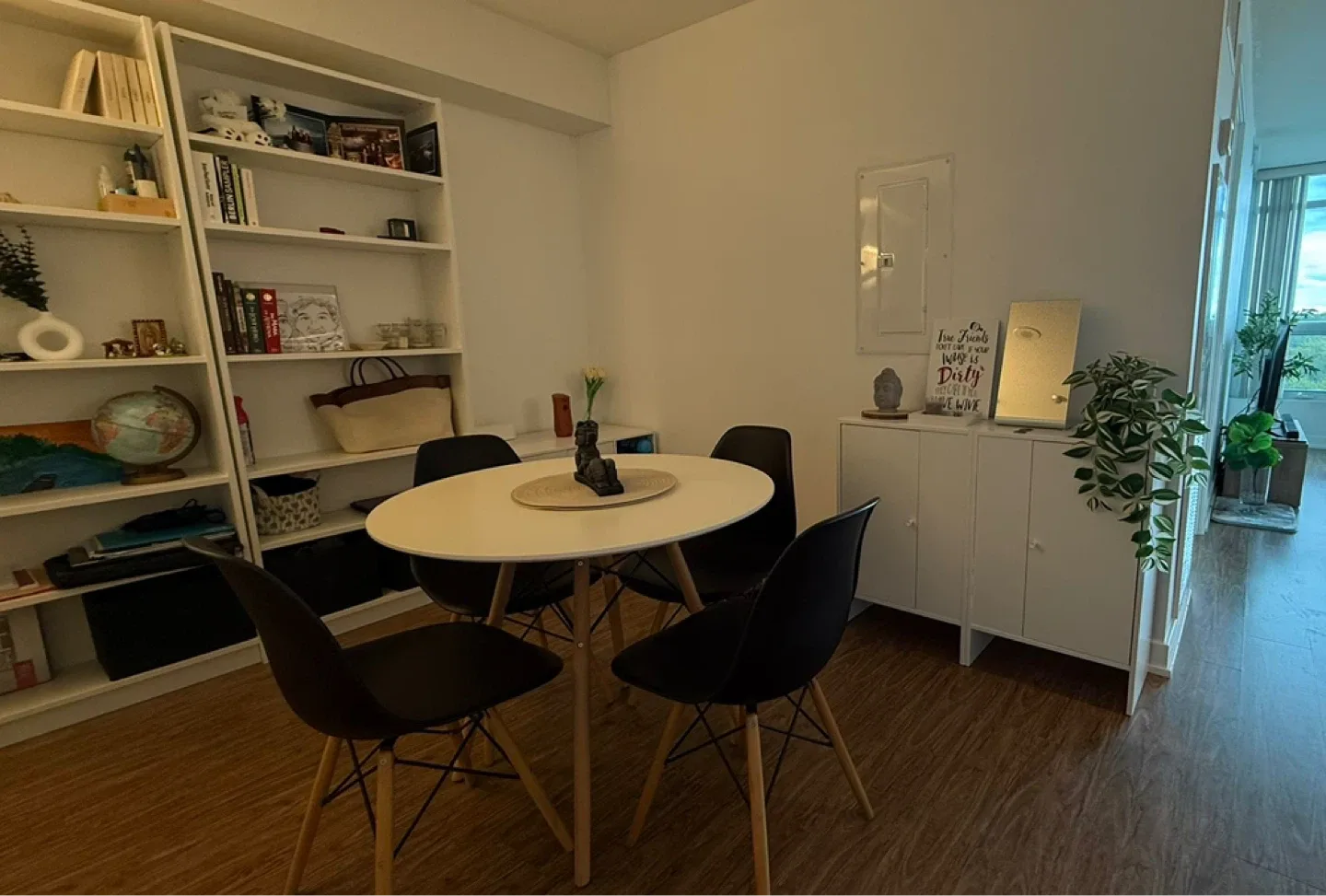 Round Dining Table with 4 Chairs image indicator(3)