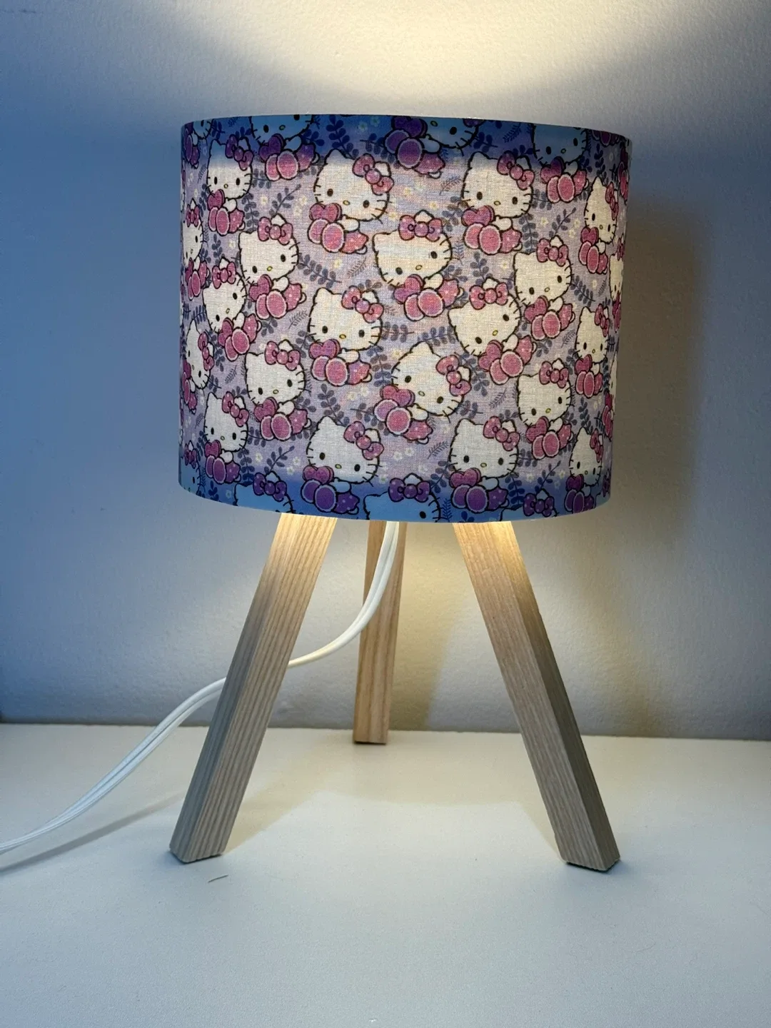 Hello Kitty Table Lamp image indicator(2)