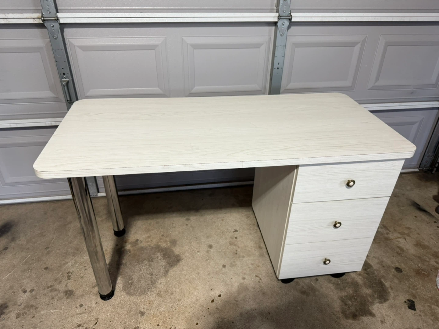 White Woodgrain Desk with Drawers
