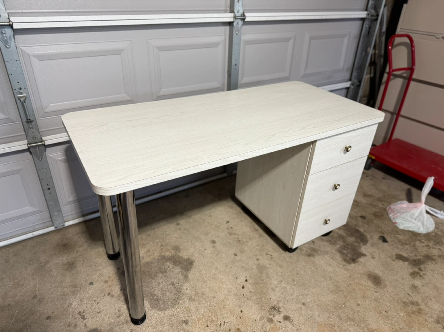 White Woodgrain Desk with Drawers - photo 2