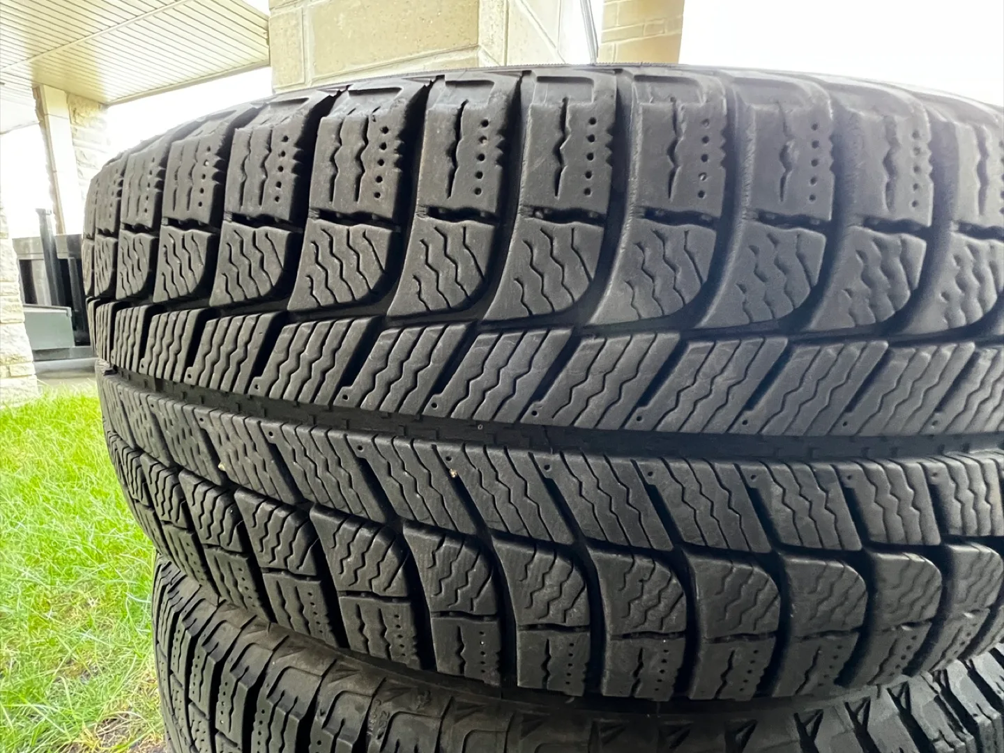 USED Michelin X-ICE 15” Winter Tires and cover image indicator(5)