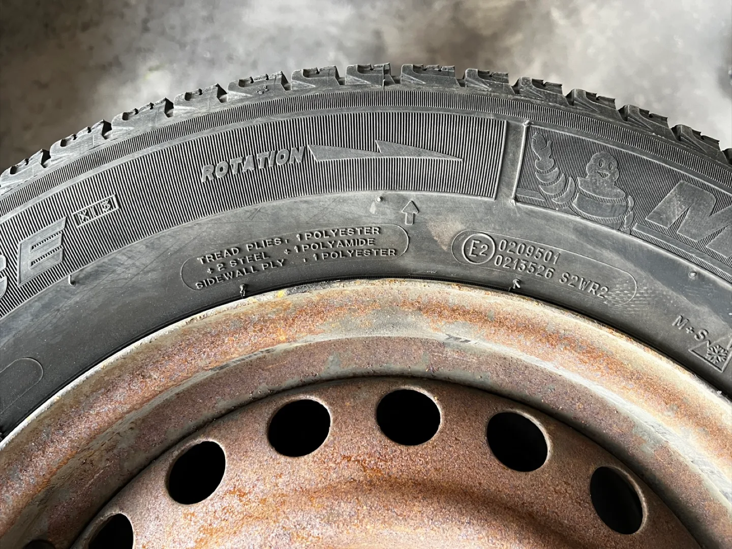 USED Michelin X-ICE 15” Winter Tires and cover image indicator(6)