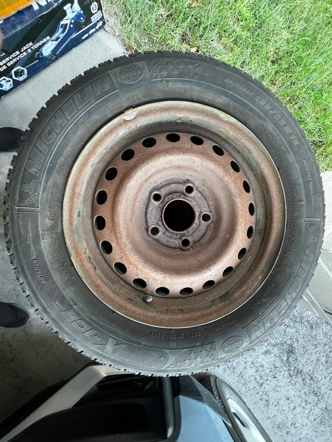 USED Michelin X-ICE 15” Winter Tires and cover image indicator(2)