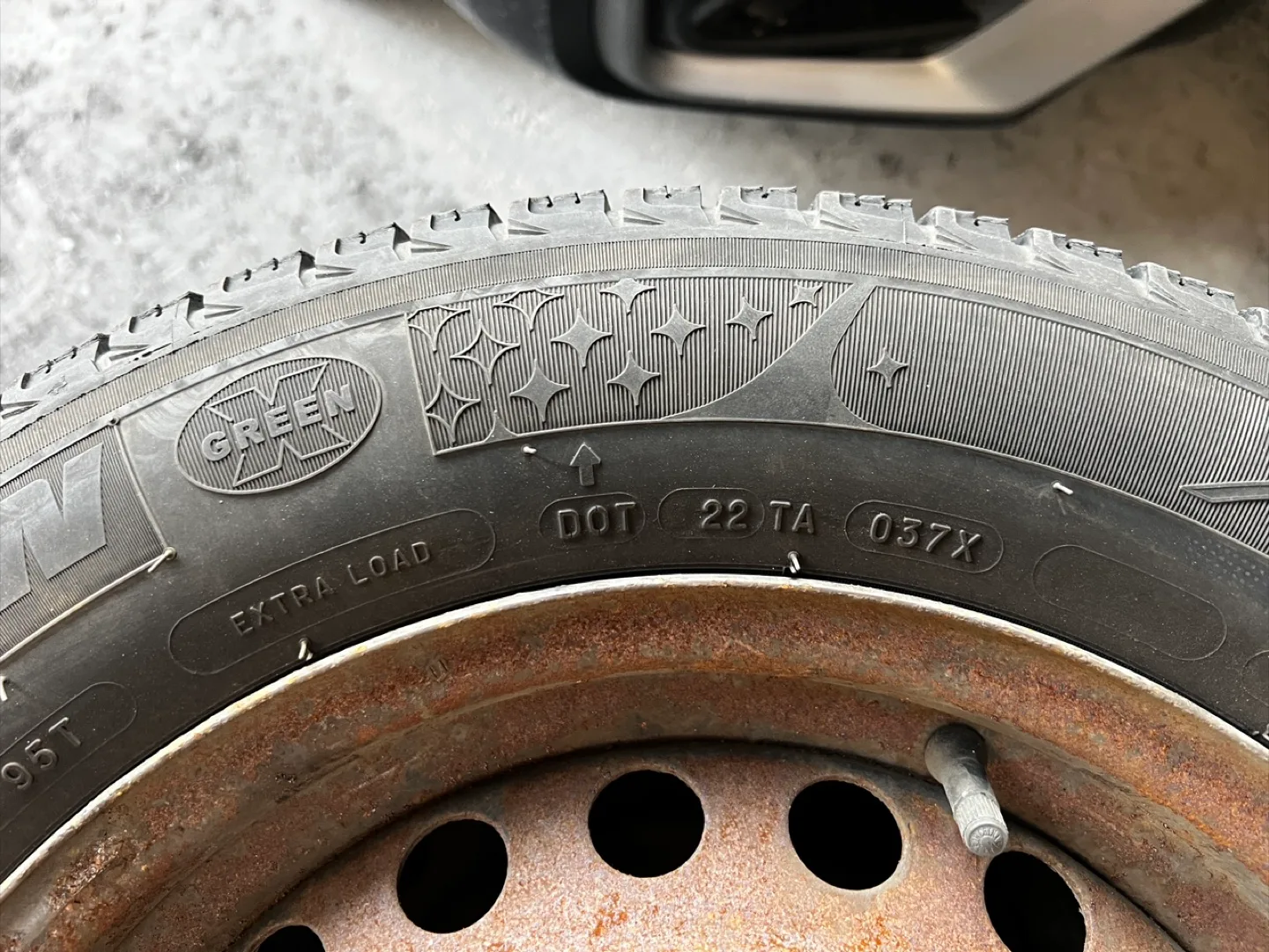 USED Michelin X-ICE 15” Winter Tires and cover image indicator(7)