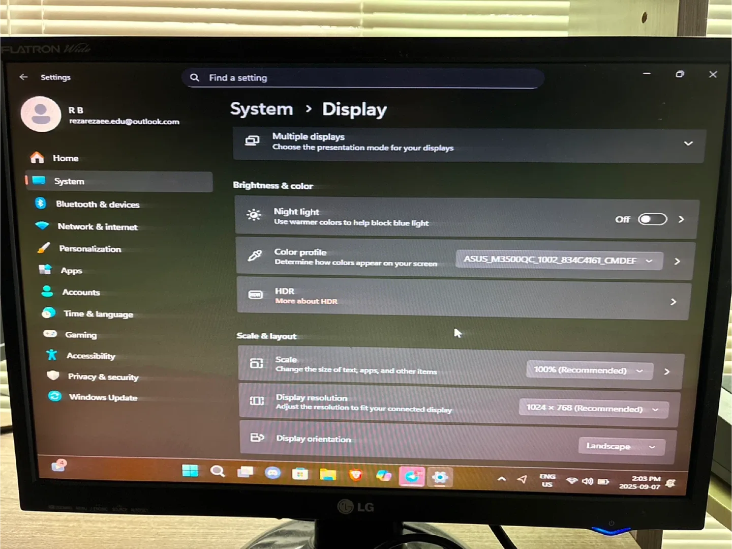 LG Flatron Wide Monitor thumbnail