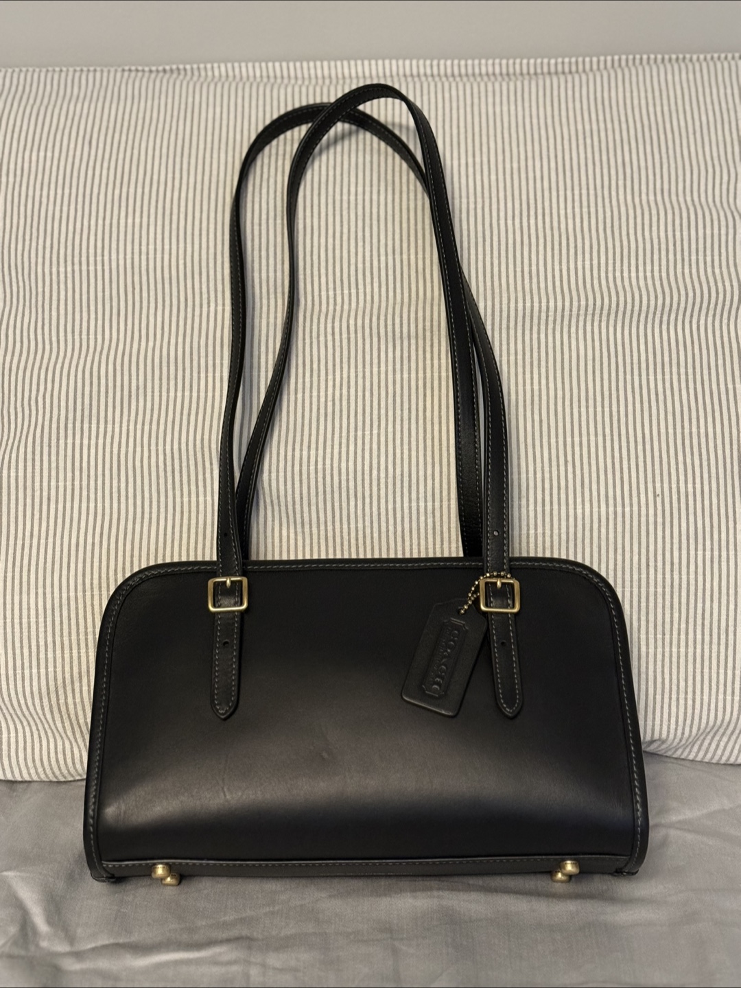 Coach Swing Zip Shoulder Bag - Black
