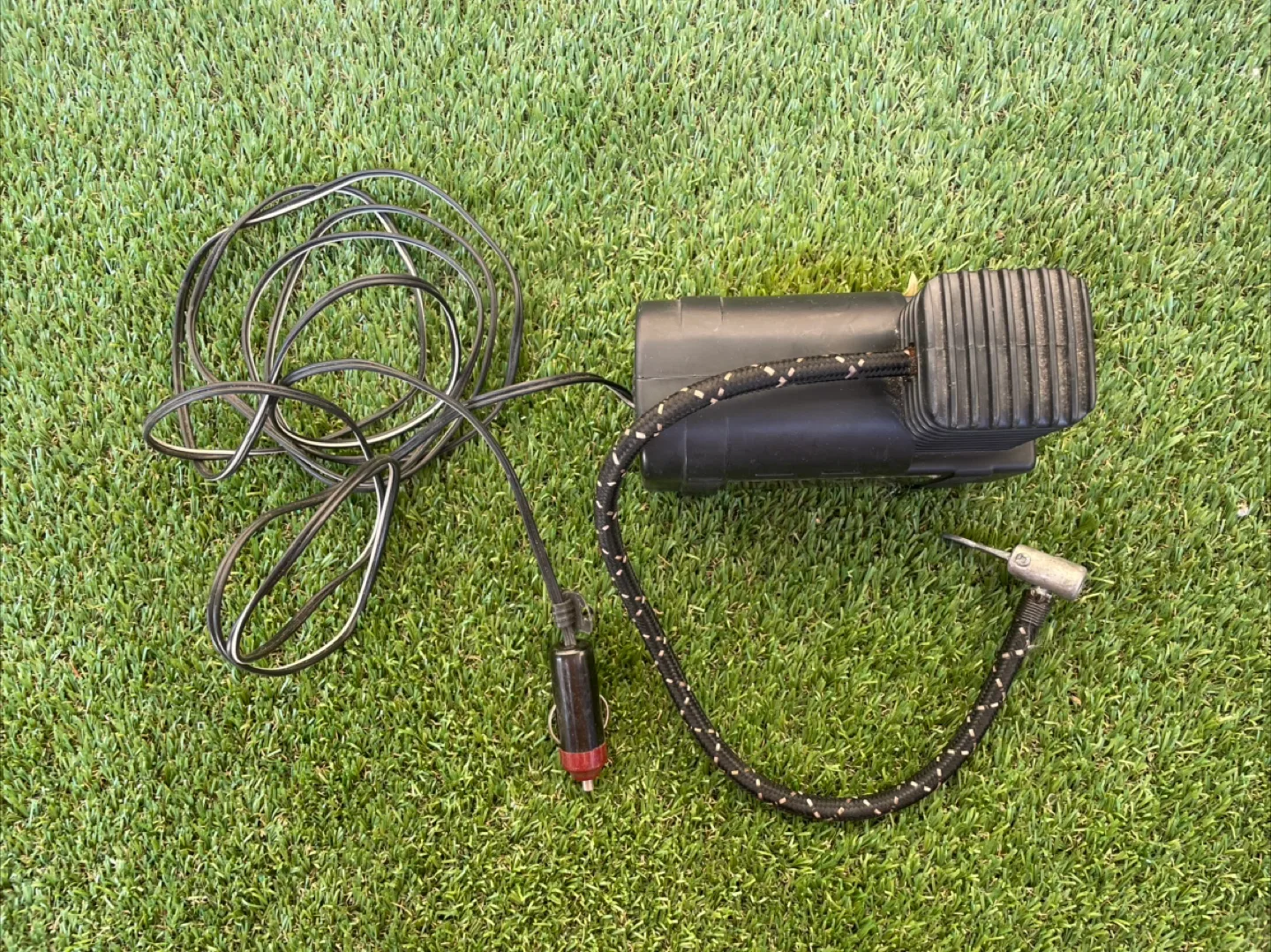 Air Compressor - 12 Volt DC - 250 p.s.i. image indicator(2)