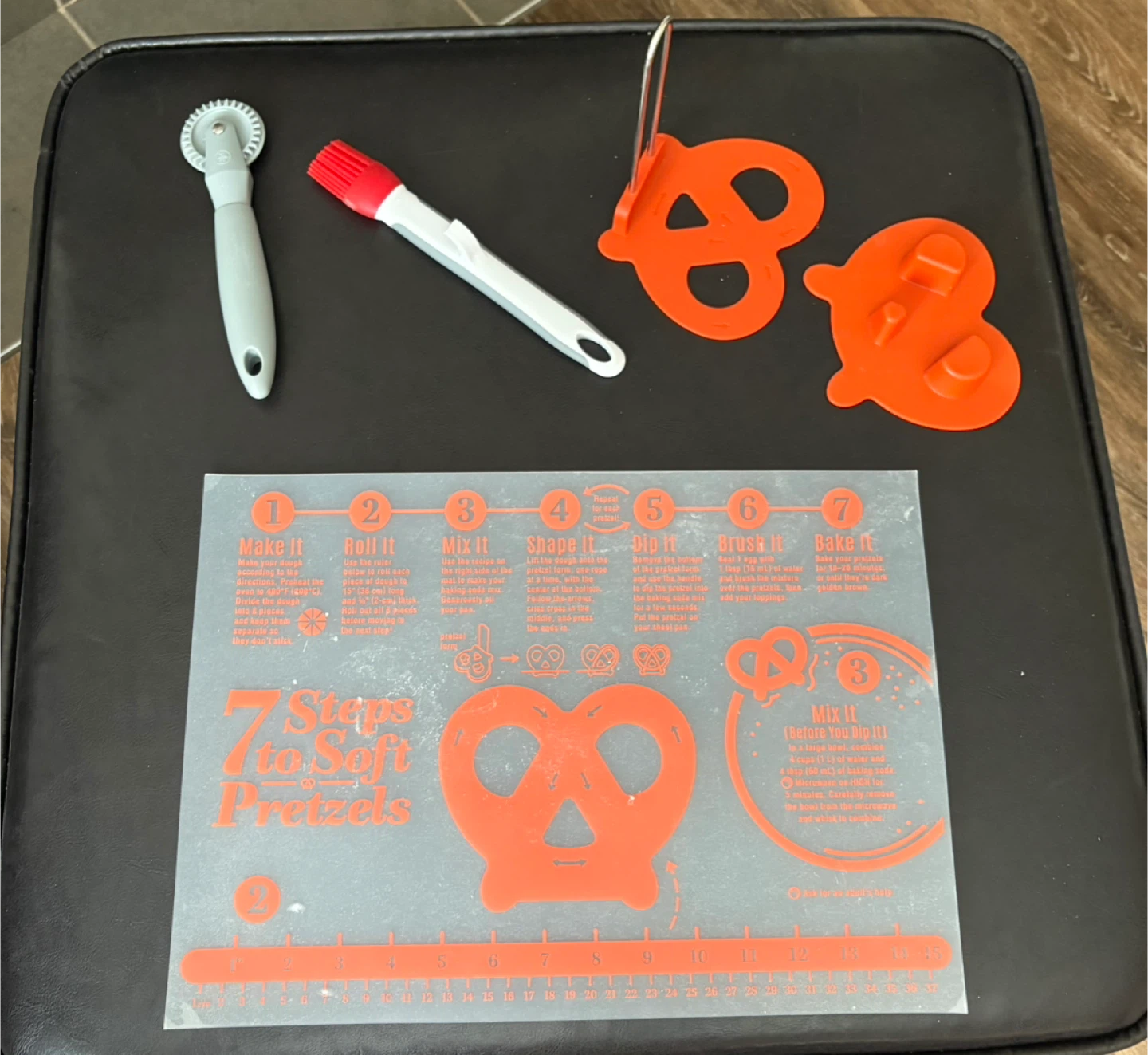 Pampered Chef Pretzel Dough Kit - photo 2