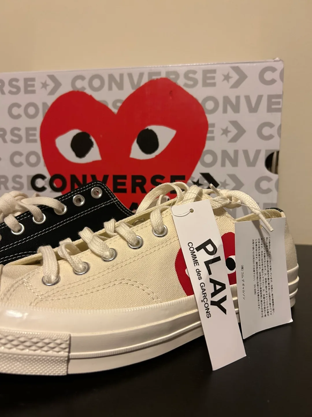 Converse x Comme des Garçons PLAY Chuck 70 Low Top Mismatch Pair image indicator(3)