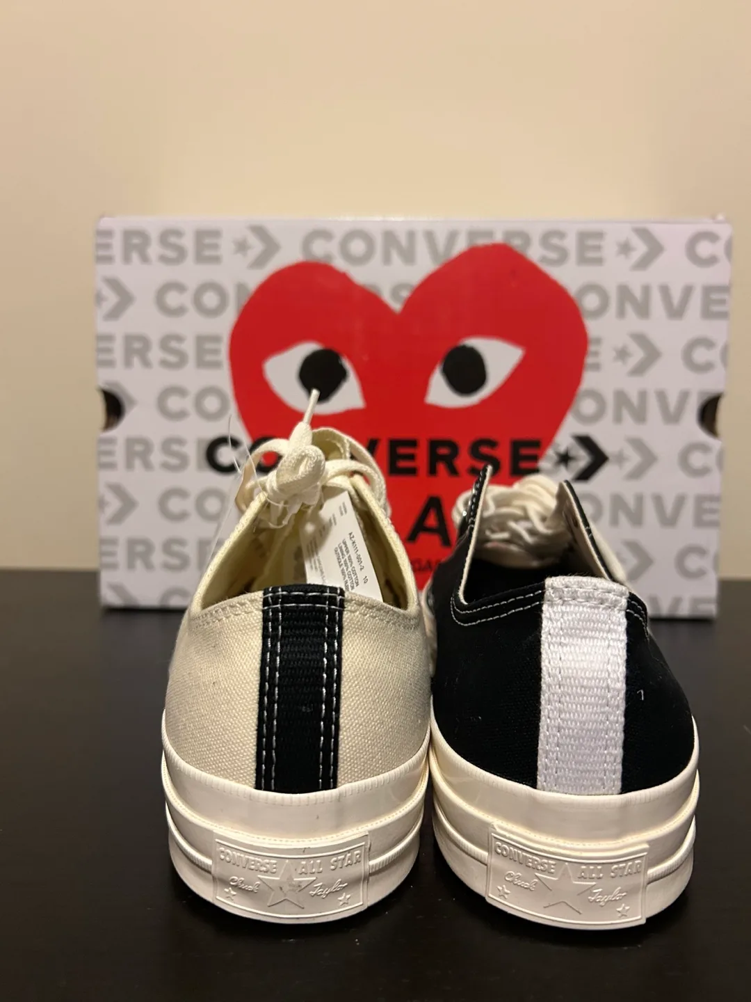 Converse x Comme des Garçons PLAY Chuck 70 Low Top Mismatch Pair image indicator(6)