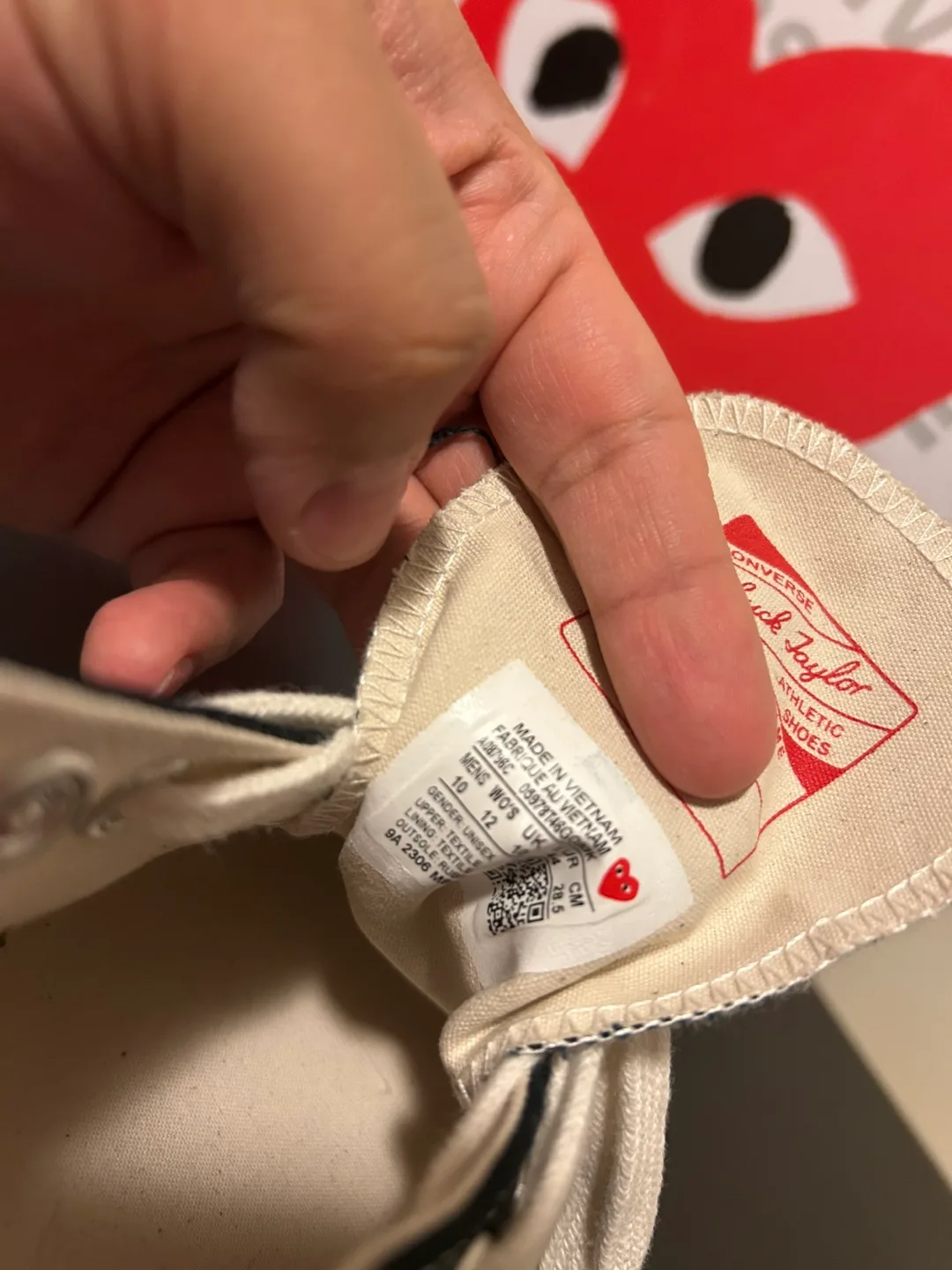 Converse x Comme des Garçons PLAY Chuck 70 Low Top Mismatch Pair image indicator(7)