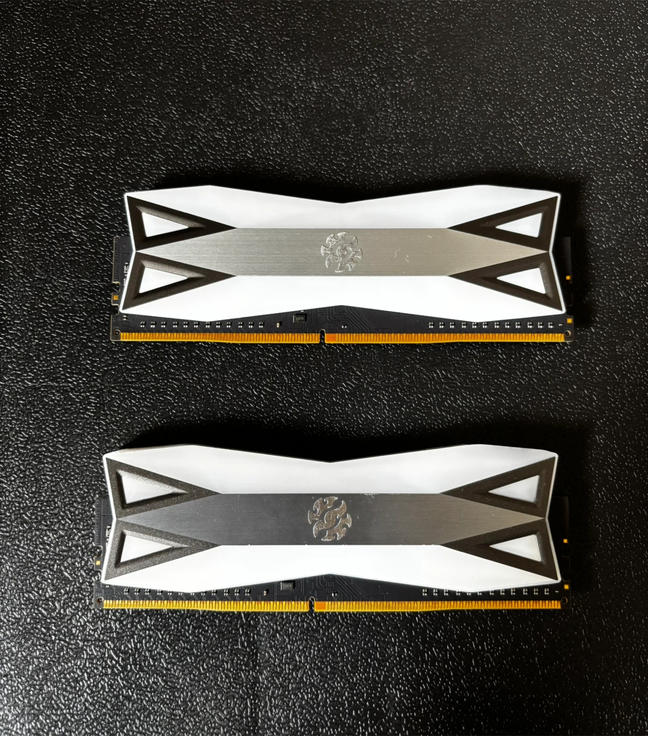 (DAMAGED)XPG SPECTRIX D60G DDR4 RGB 3200mhz 16GB Ram