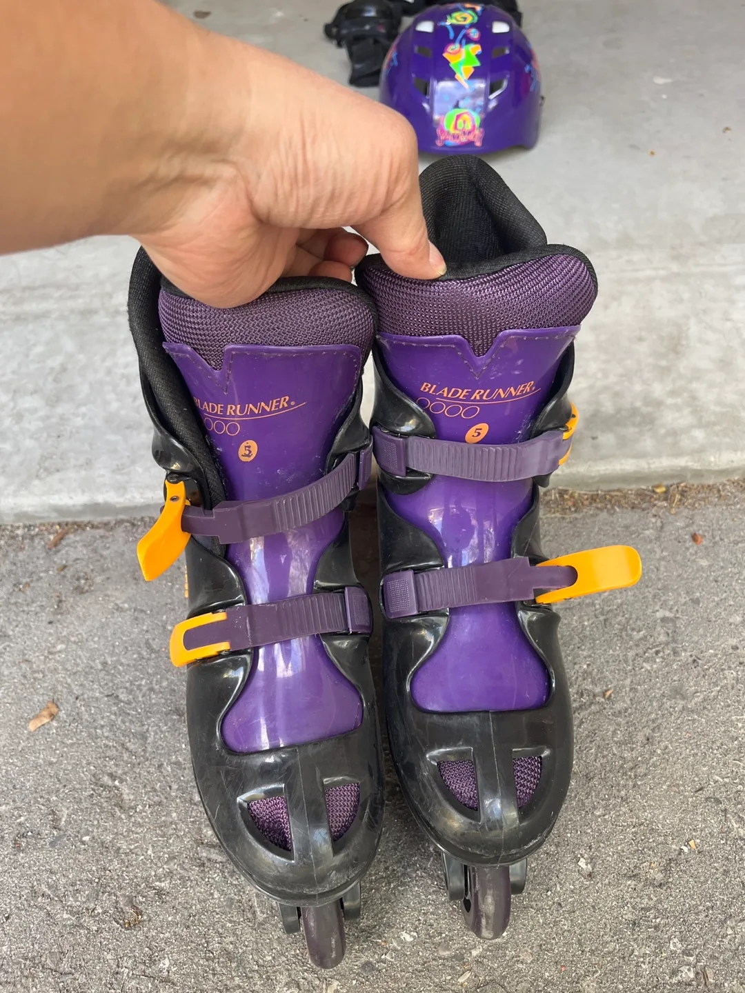 Rollerblade Blade Runner Inline Skates Size 5 wPads Helmet image indicator(3)