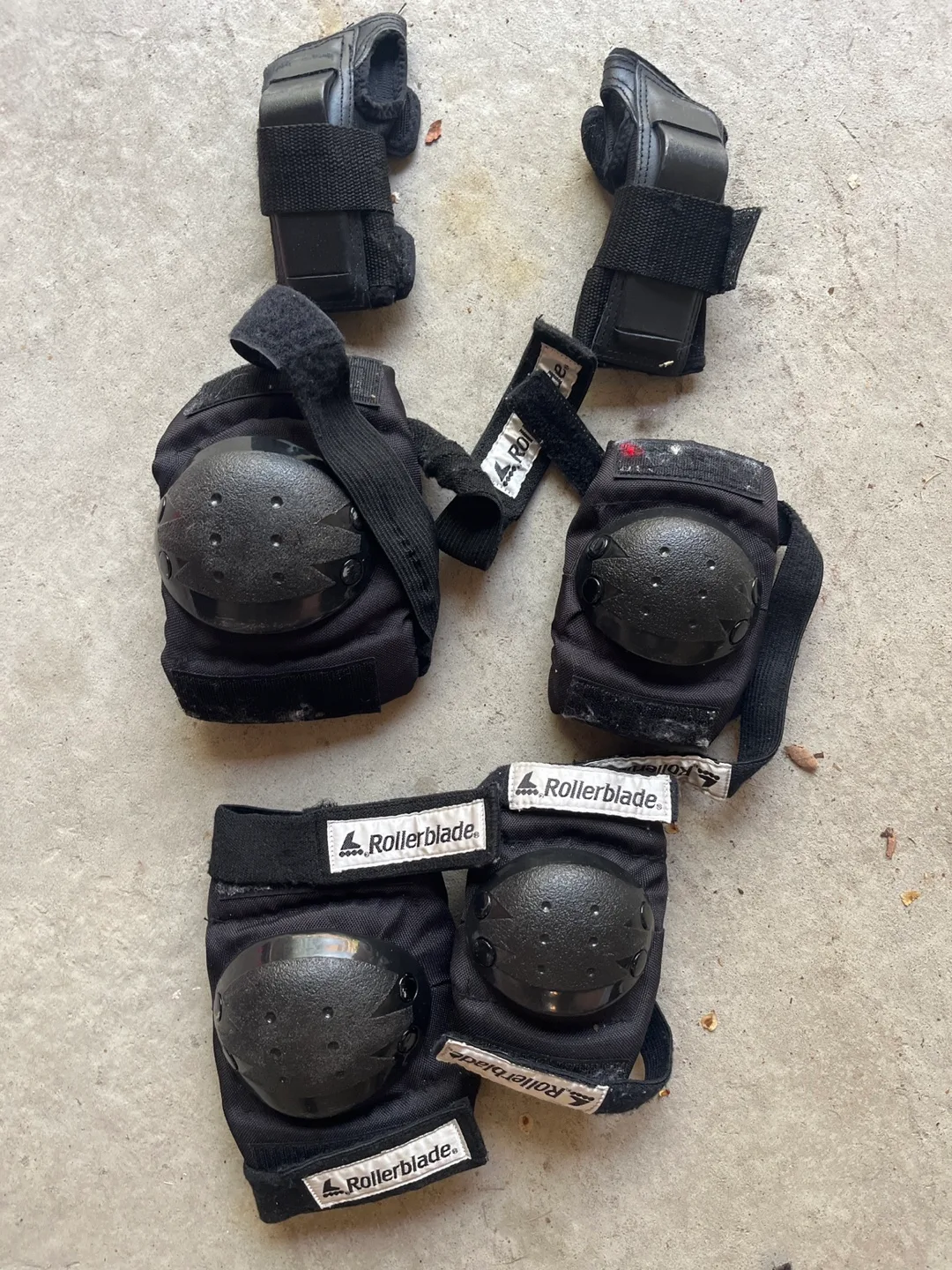 Rollerblade Blade Runner Inline Skates Size 5 wPads Helmet image indicator(5)