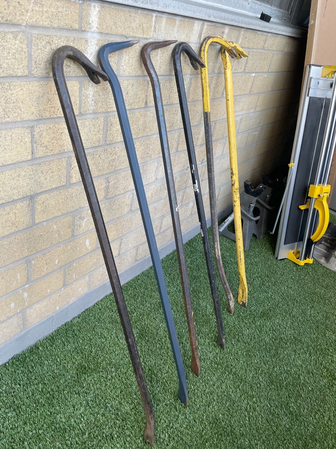 Used Crowbars - Various Sizes image indicator(3)