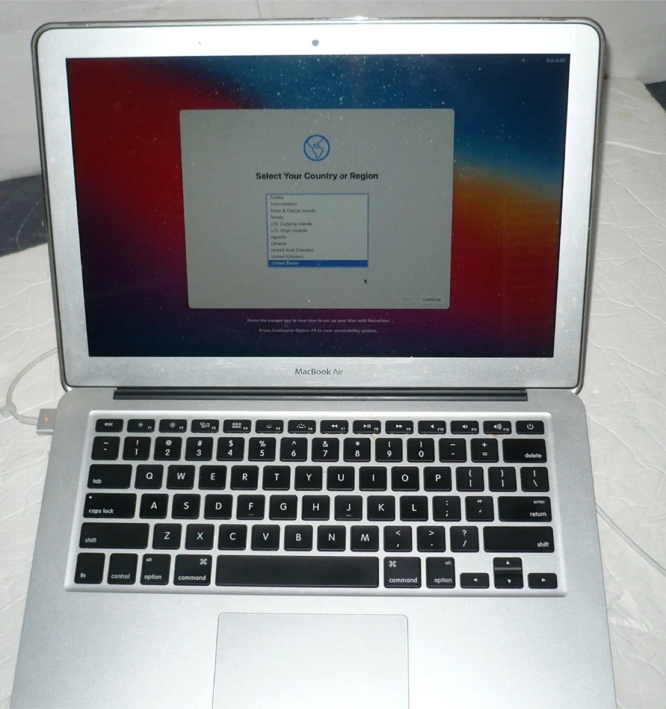 Apple MacBook Air 13.3” A1466 Mid 2013 image indicator(4)