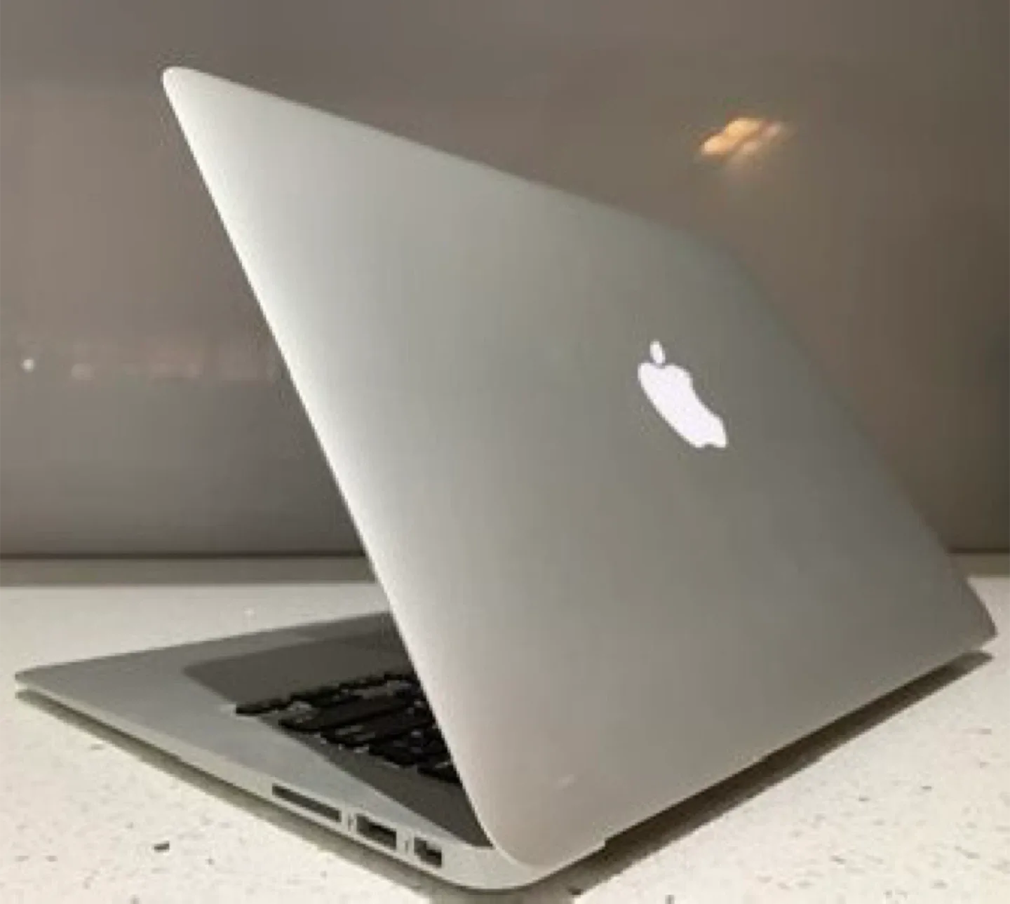 Apple MacBook Air 13.3” A1466 Mid 2013 image indicator(6)