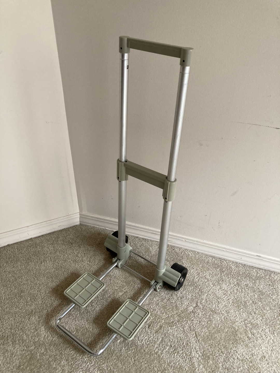Folding hand dolly