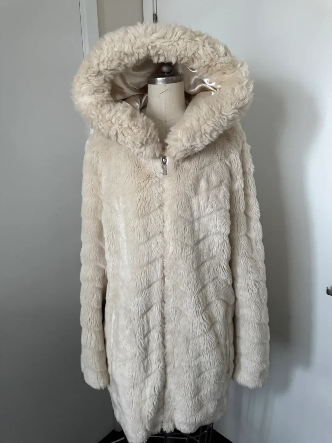 DKNY faux Fur Coat Ladies Size XL thumbnail