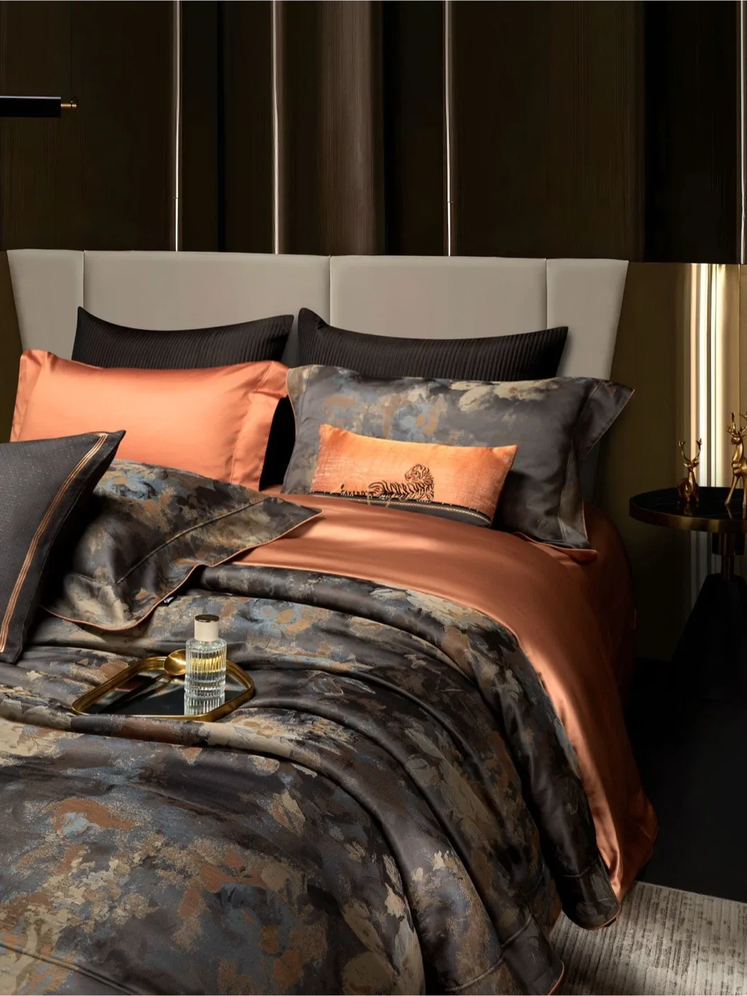 Luxury Floral Pattern Bedding Set image indicator(3)