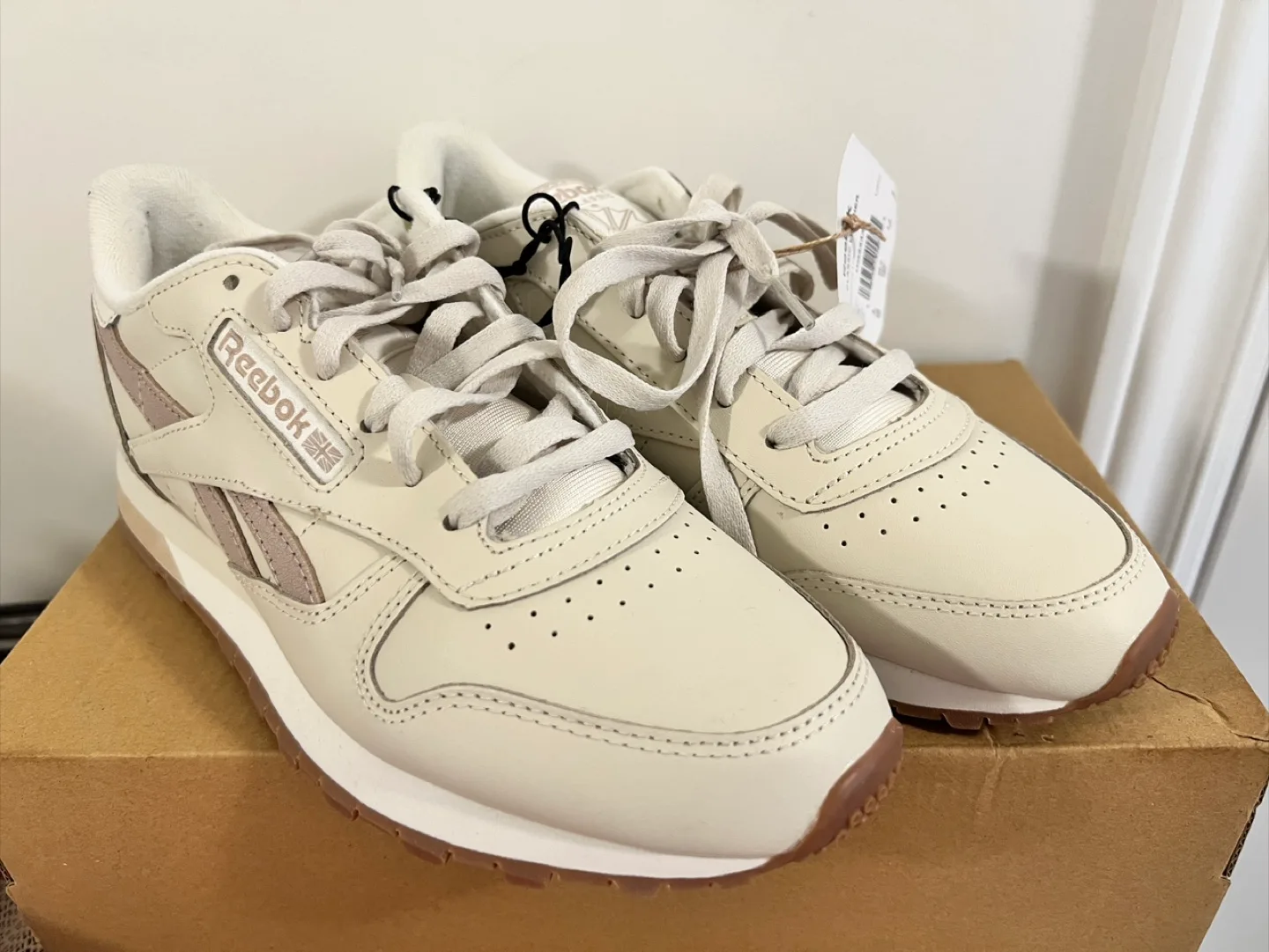 New Reebok Classic Leather Shoes - Women's Size 8 image indicator(2)
