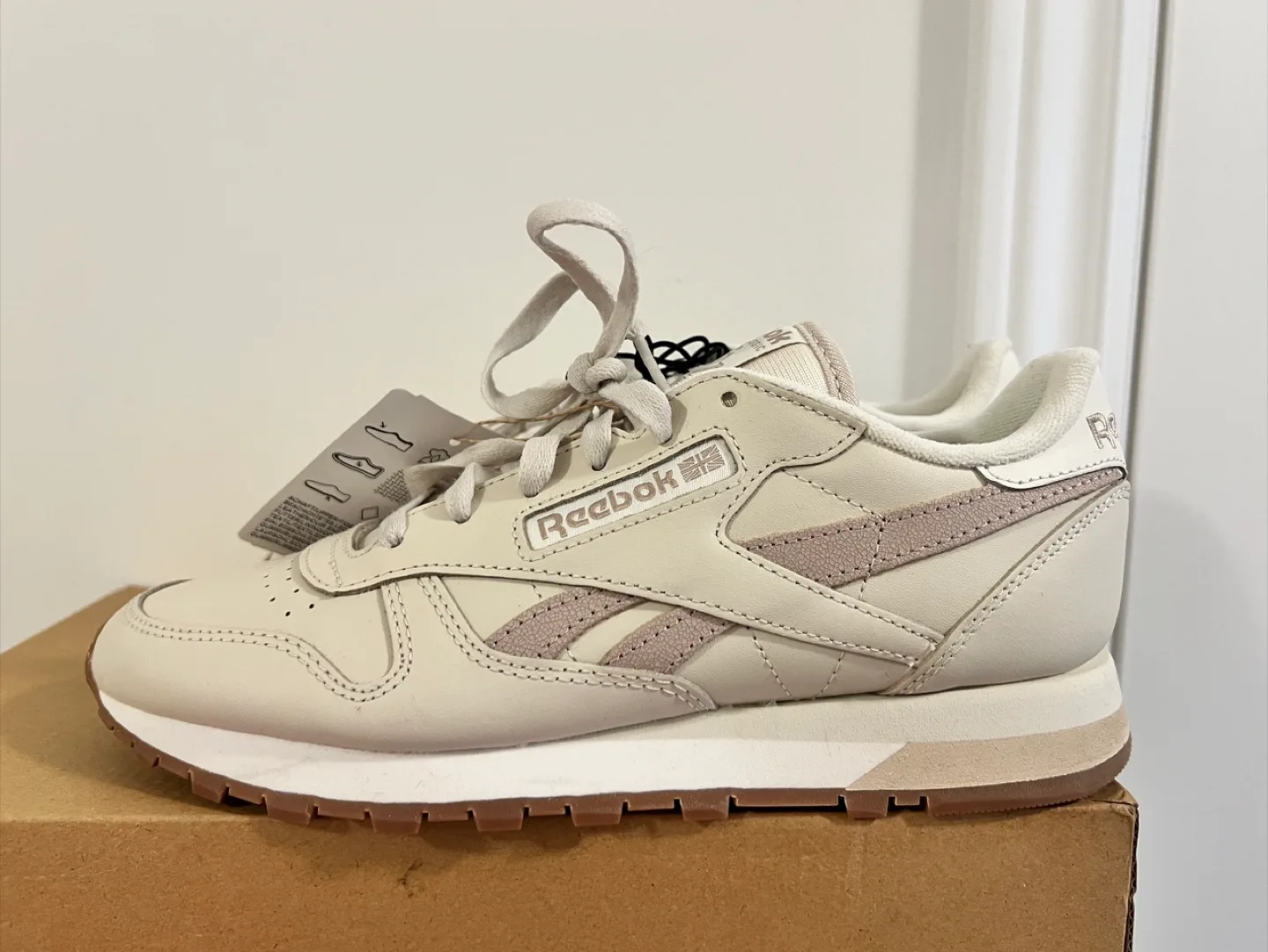 New Reebok Classic Leather Shoes - Women's Size 8 image indicator(6)