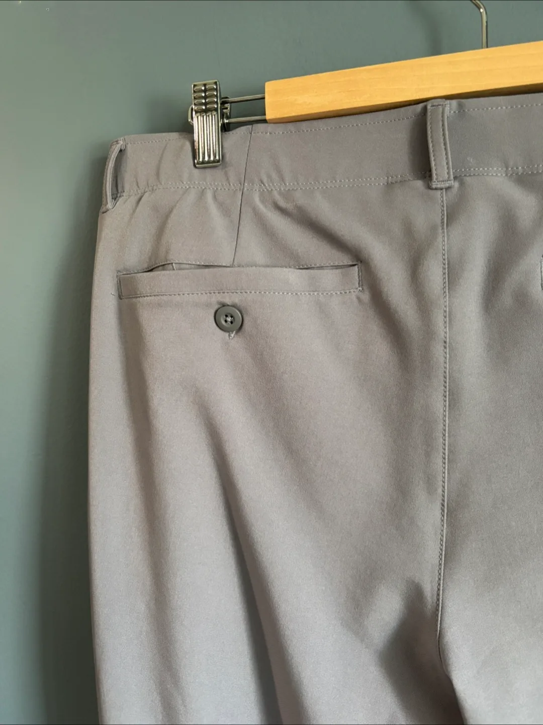 Under Armour Fitted Pants - Size 16 image indicator(5)