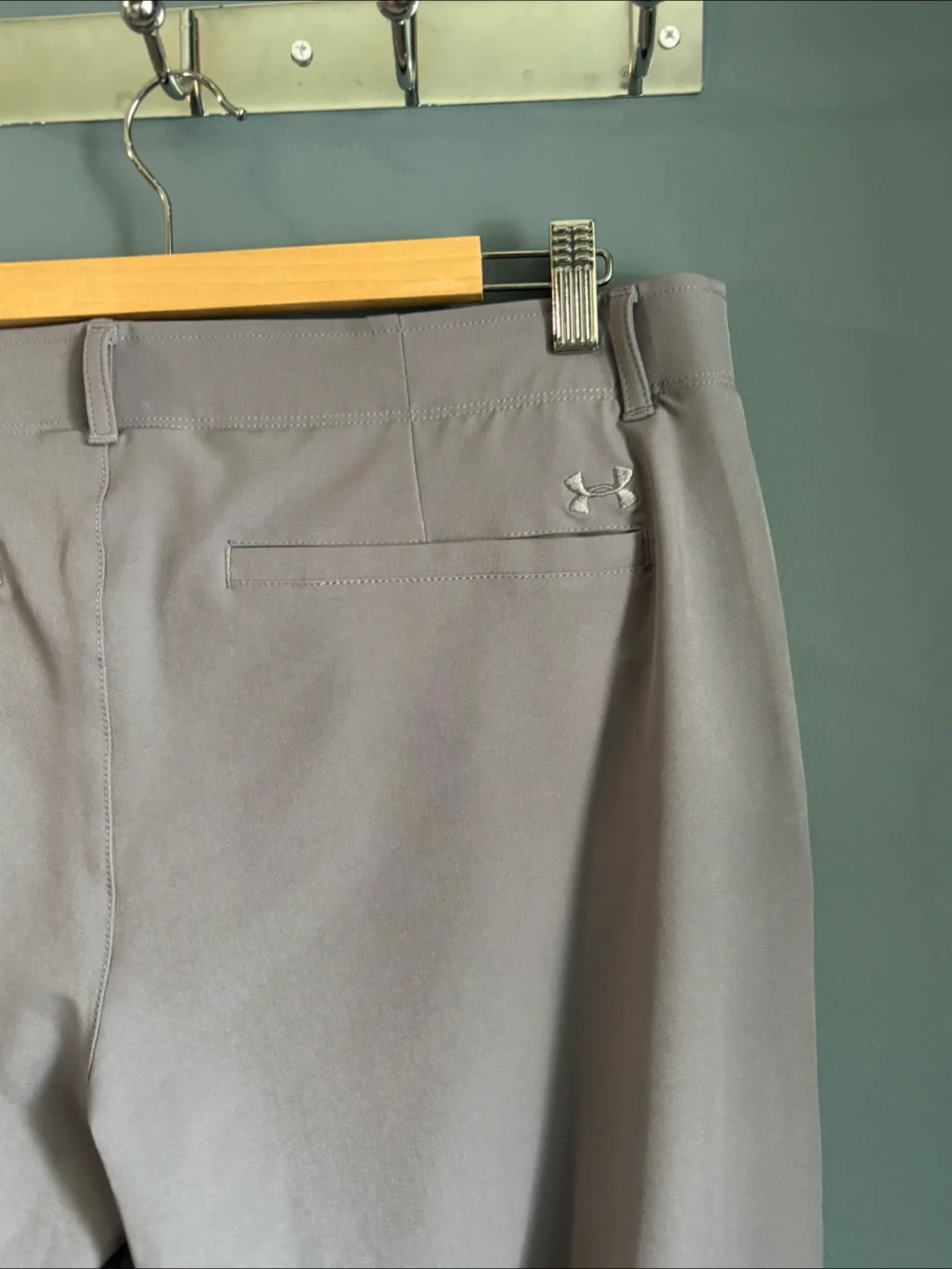 Under Armour Fitted Pants - Size 16 image indicator(7)