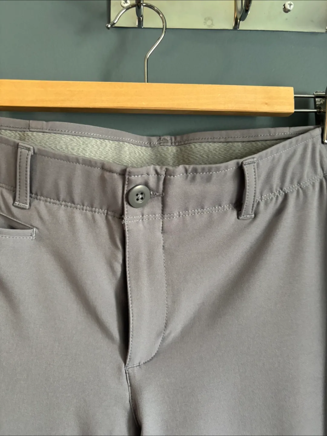 Under Armour Fitted Pants - Size 16 image indicator(9)