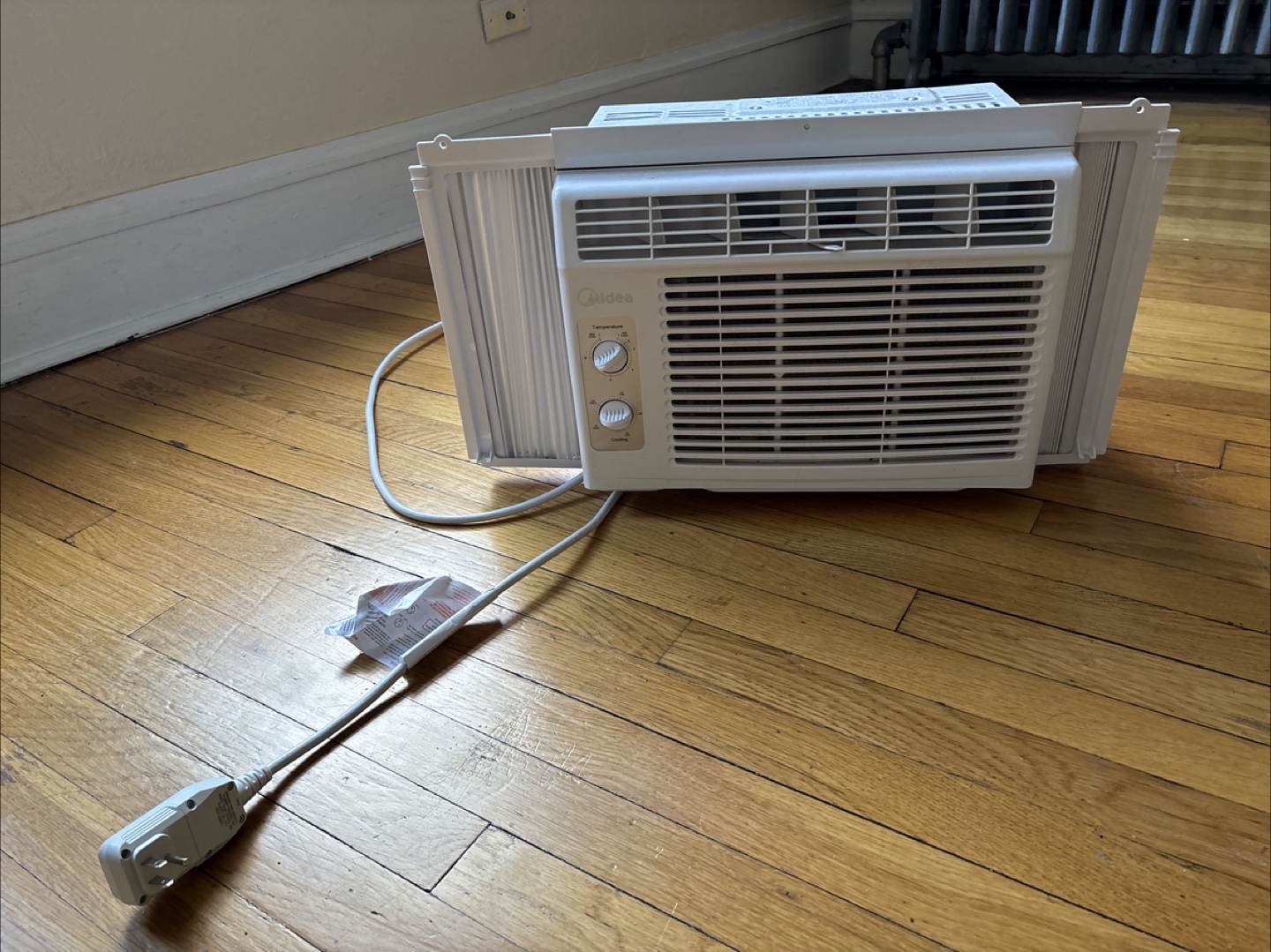 2 Midea Window Air Conditioners - photo 3