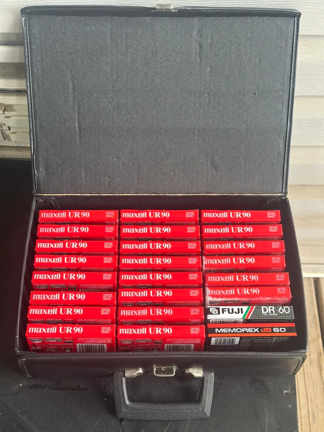 🥕24 sealed blank Audio Cassette Tapes + Case thumbnail