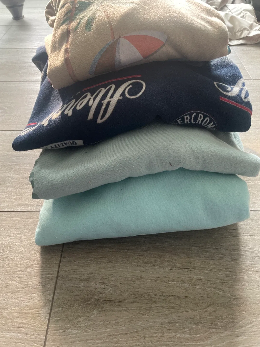 Abercrombie & Fitch Sweatshirts thumbnail