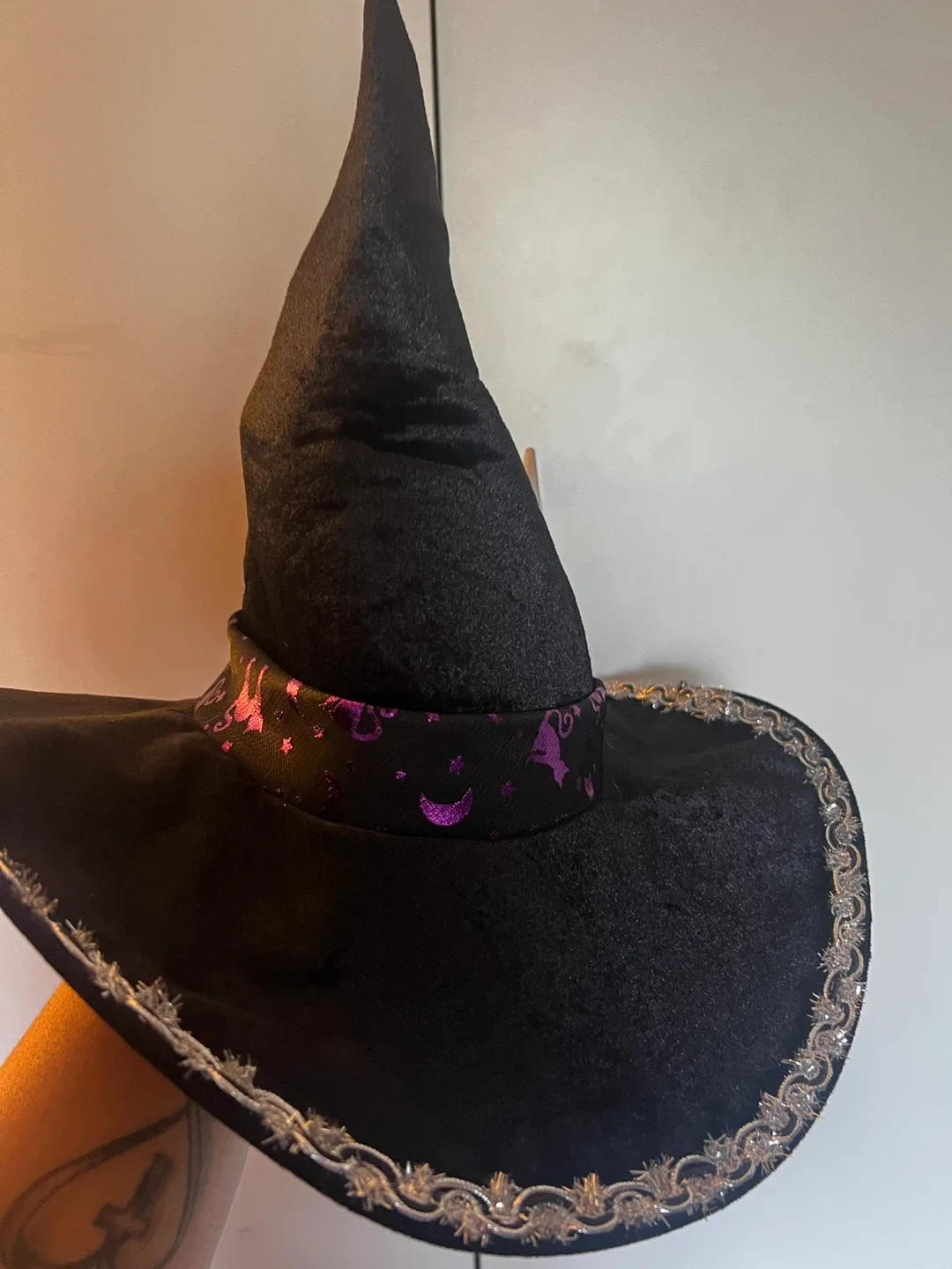 Spirit Halloween Witch Costume - Size M image indicator(5)