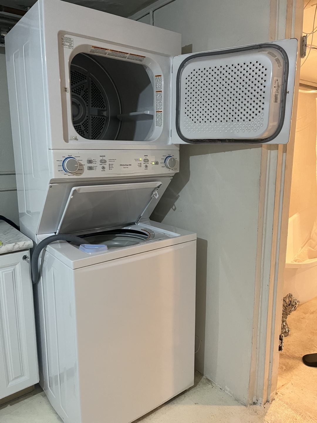 Frigidaire 3.9 cu. ft. Washer and 5.6 cu. ft. Gas Dryer Combo - photo 4