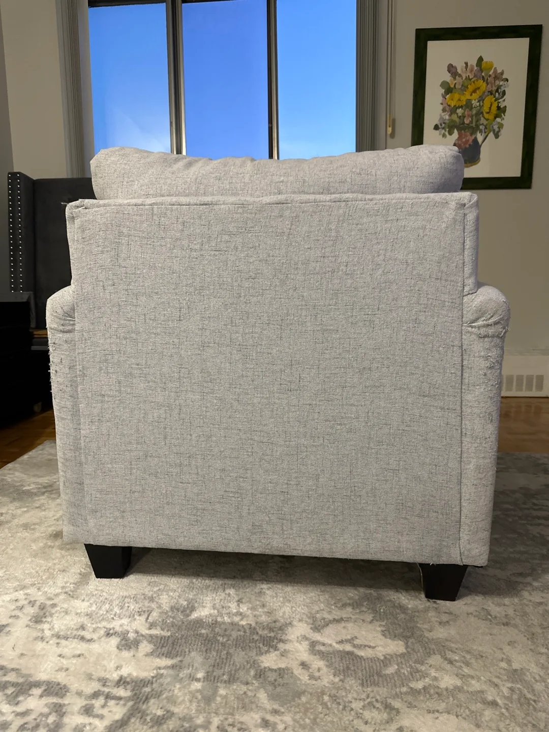 Grey Armchair - Cozy & Comfy! 🥕 image indicator(4)