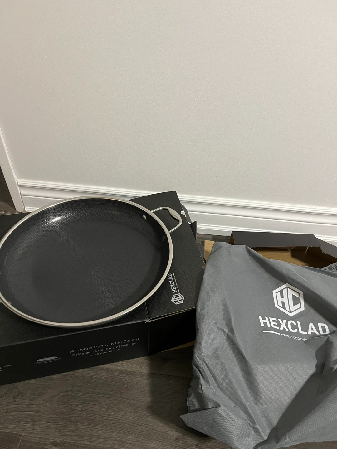 Hexclad 14" Hybrid Pan with Lid (36cm) - New in Box!