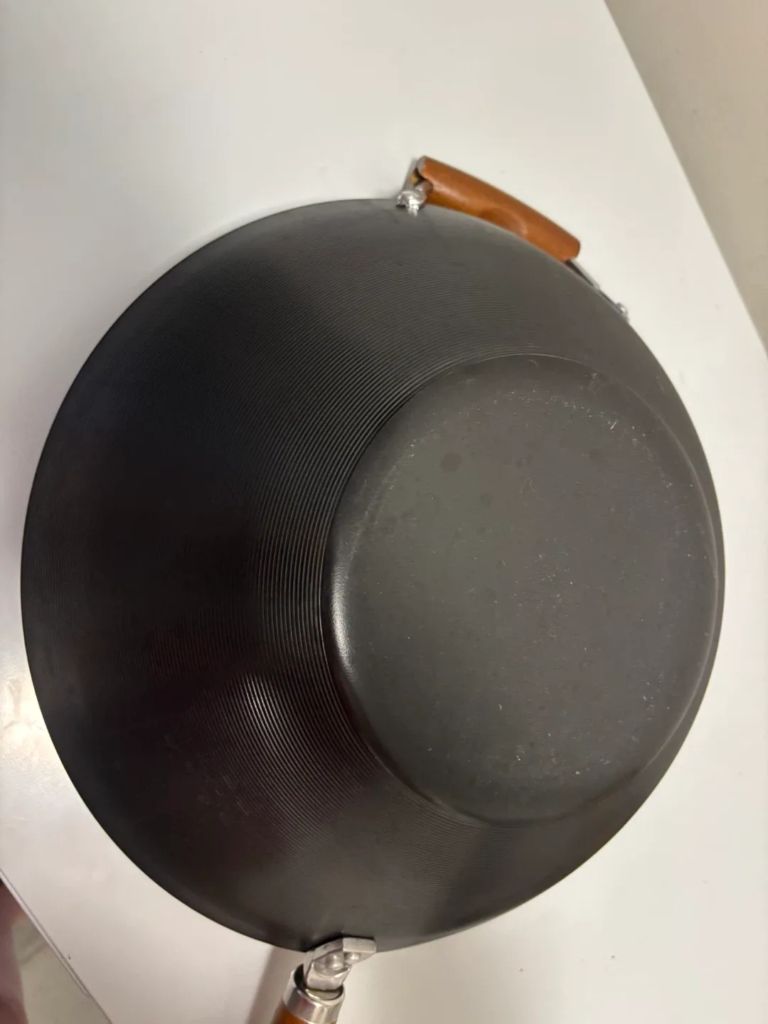 Wok with Wooden Handle image indicator(3)