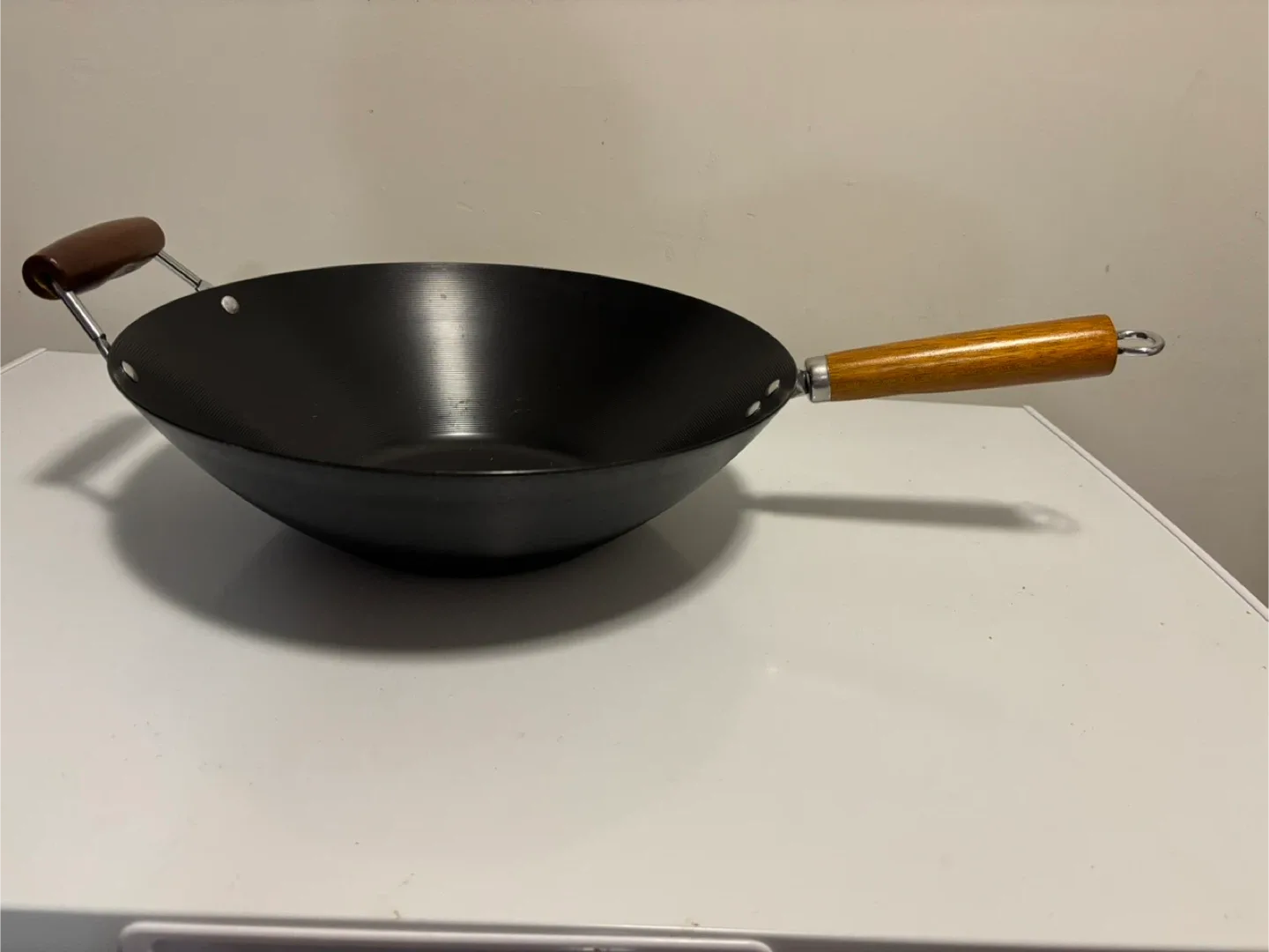 Wok with Wooden Handle image indicator(2)