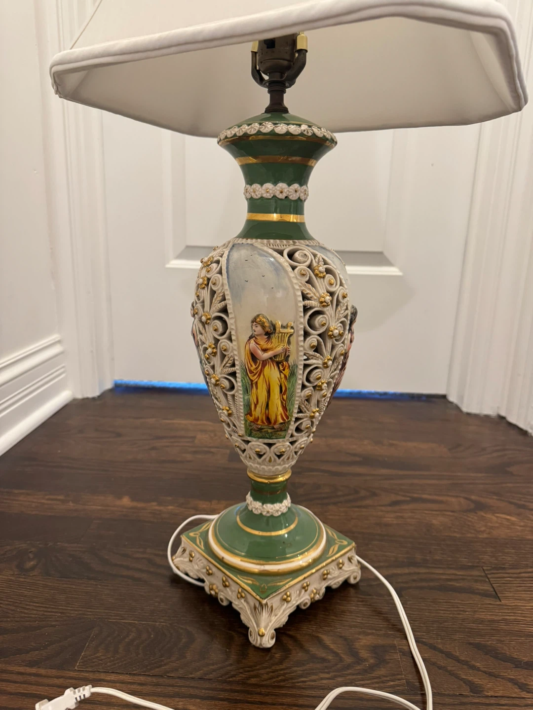 Vintage Capodimonte Style Lamp - photo 5