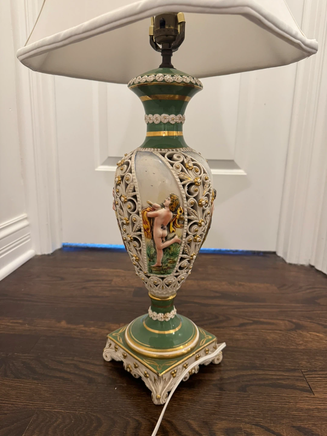 Vintage Capodimonte Style Lamp - photo 3